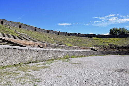 Pompeii colisseum.jpg