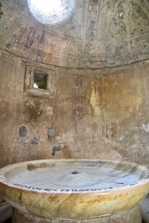 Pompeii bath.jpg