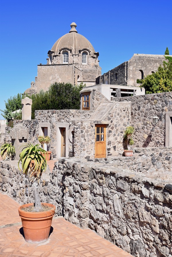 Castle Aragonese Ischia Ponte.jpg