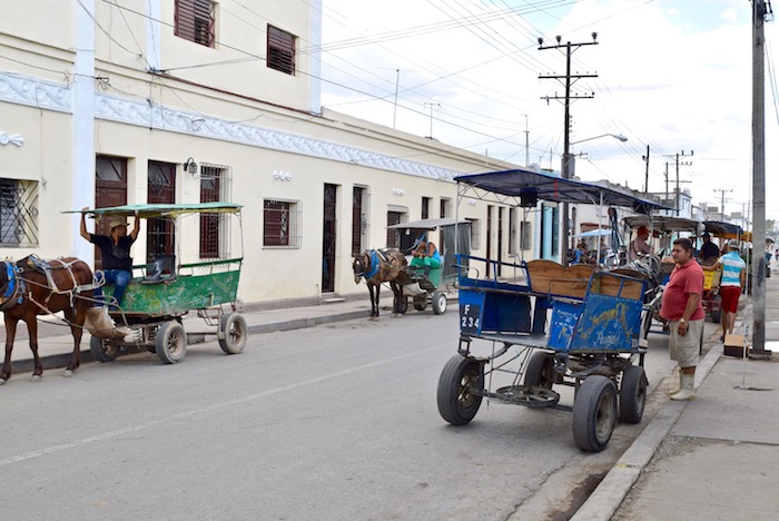 Cienfuegos horse cart.jpg