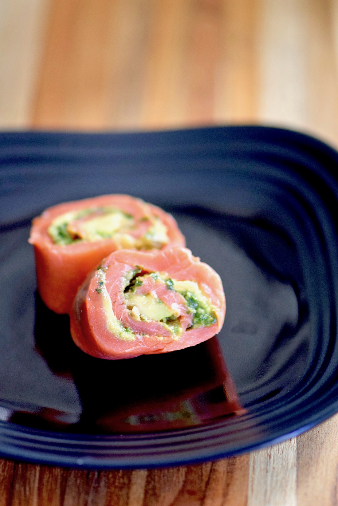 Avocado+Pesto+Salmon+Pinwheels+ +paleo%2C+gluten+free%2C+dairy+free+%7C+TastingPage