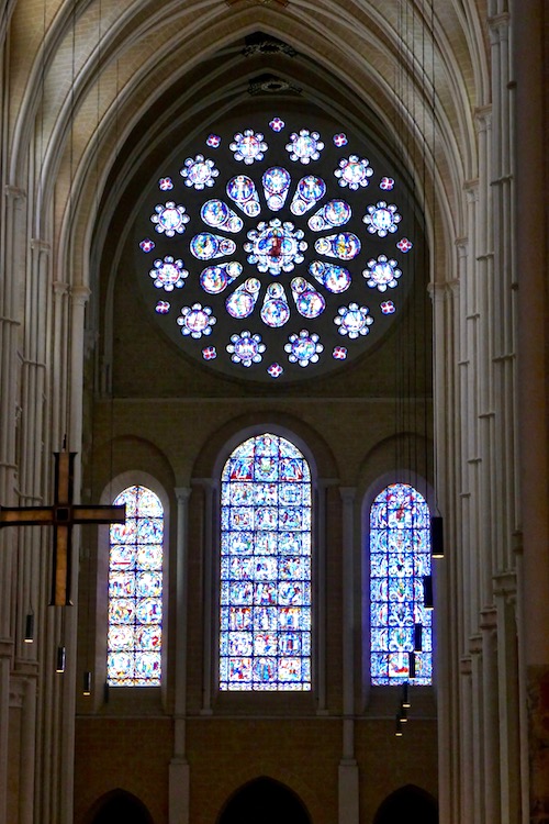 Chartres Notre Dame Cathedral.jpg