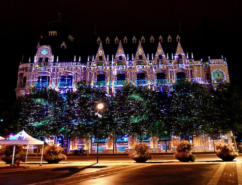 Chartres en lumieres light show.jpg