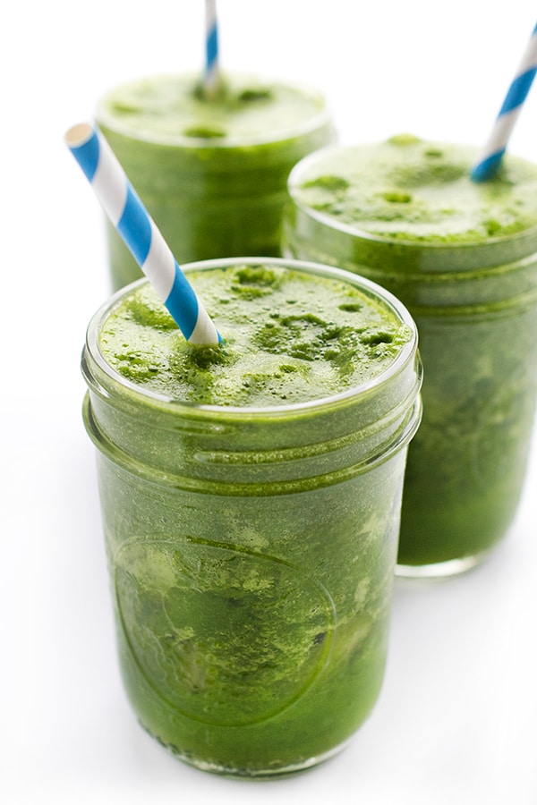 Green-Smoothie-recipe-a-healthy-clean-eating-breakfast.jpg