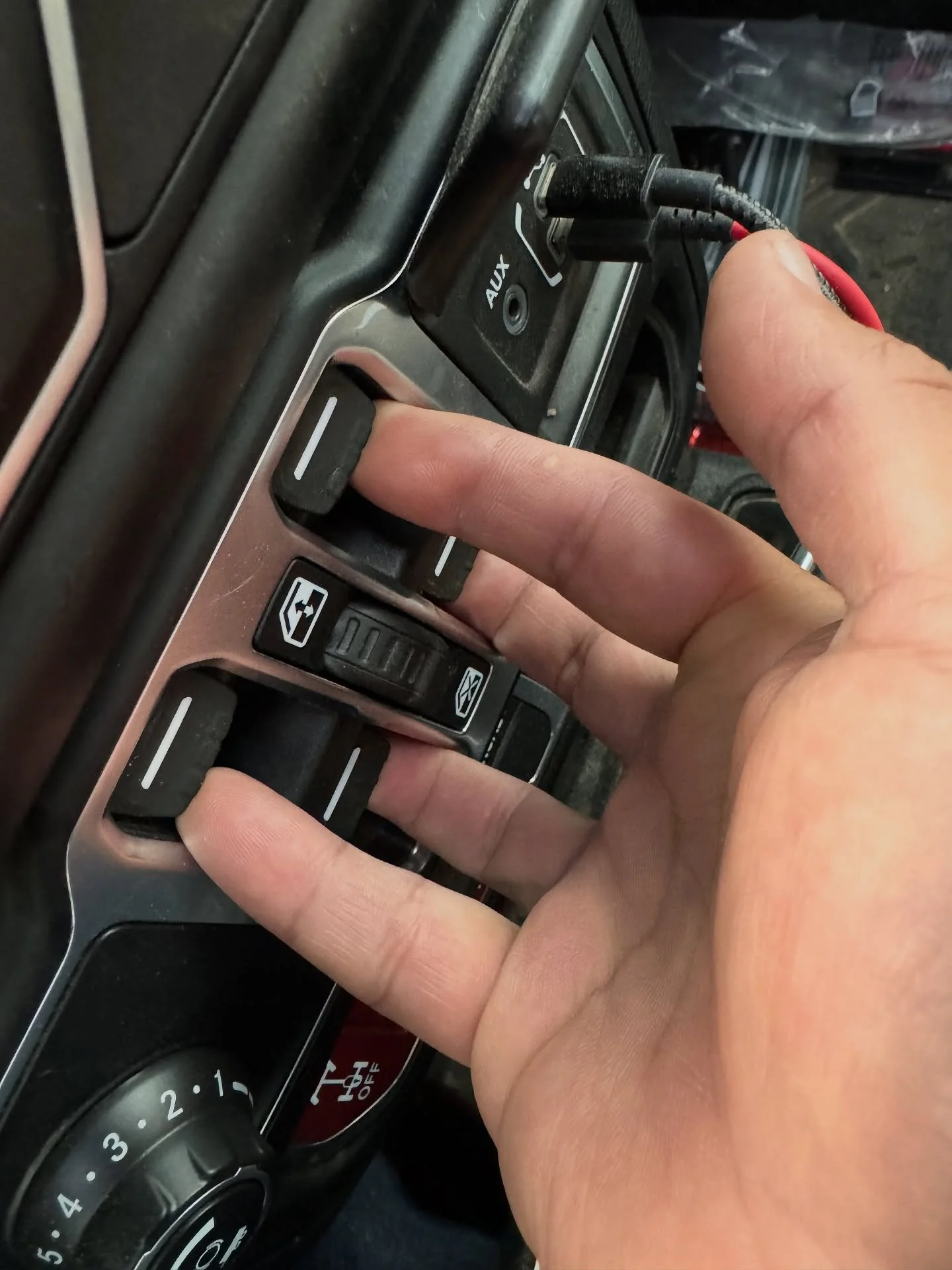 Her: Oh where did you learn how to do that? Me: I own a Jeep #xdman #jeep #4x4 #offroad #followme #funny #fingerbang #magic #almost3rdbase