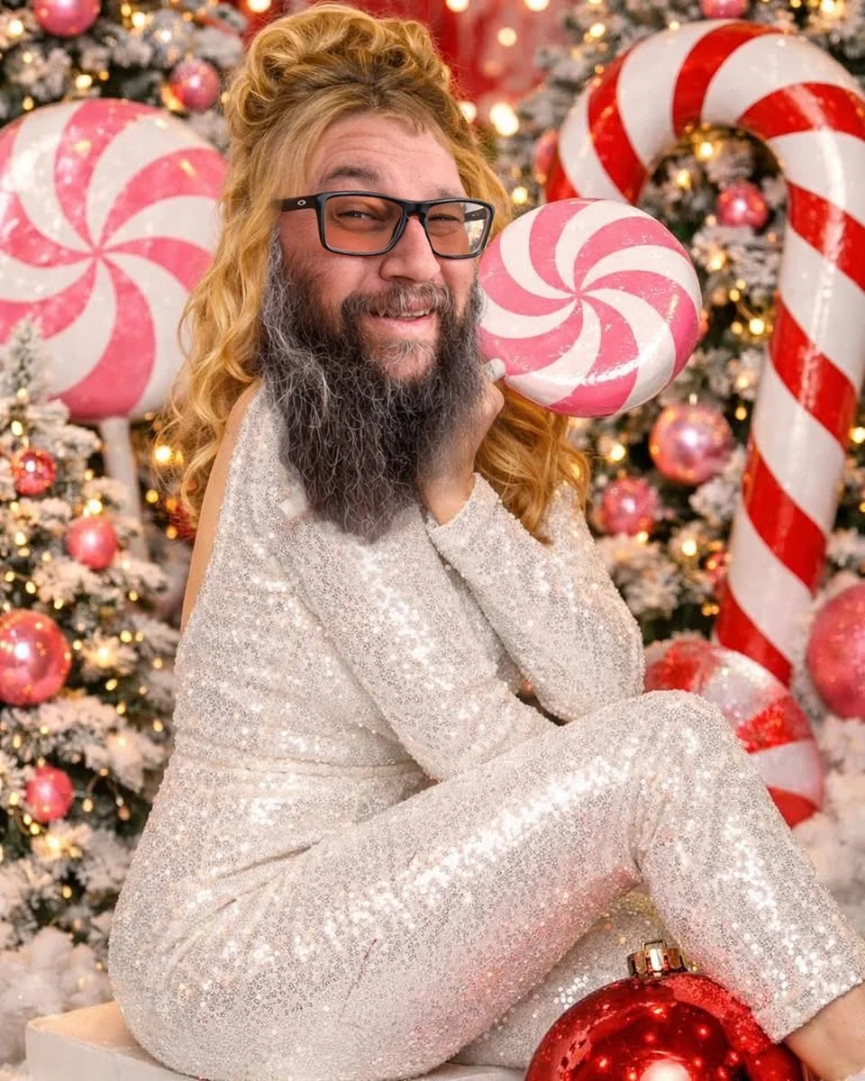 Look 👀 yall, I&rsquo;m all up in this Christmas spirit #xdman #christmas #funny #holiday #followｍe