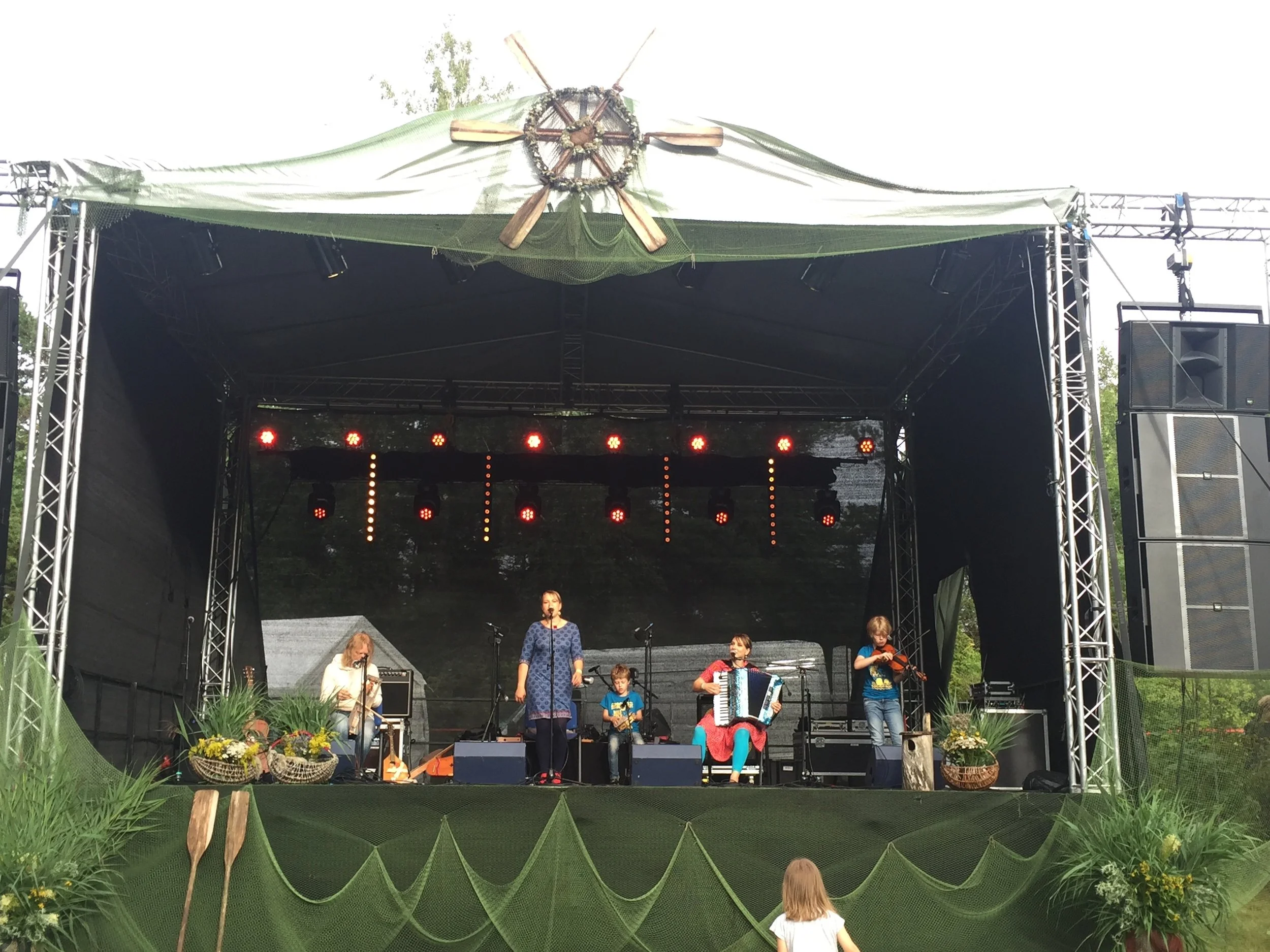 Upa-upa at Hiiu Folk.