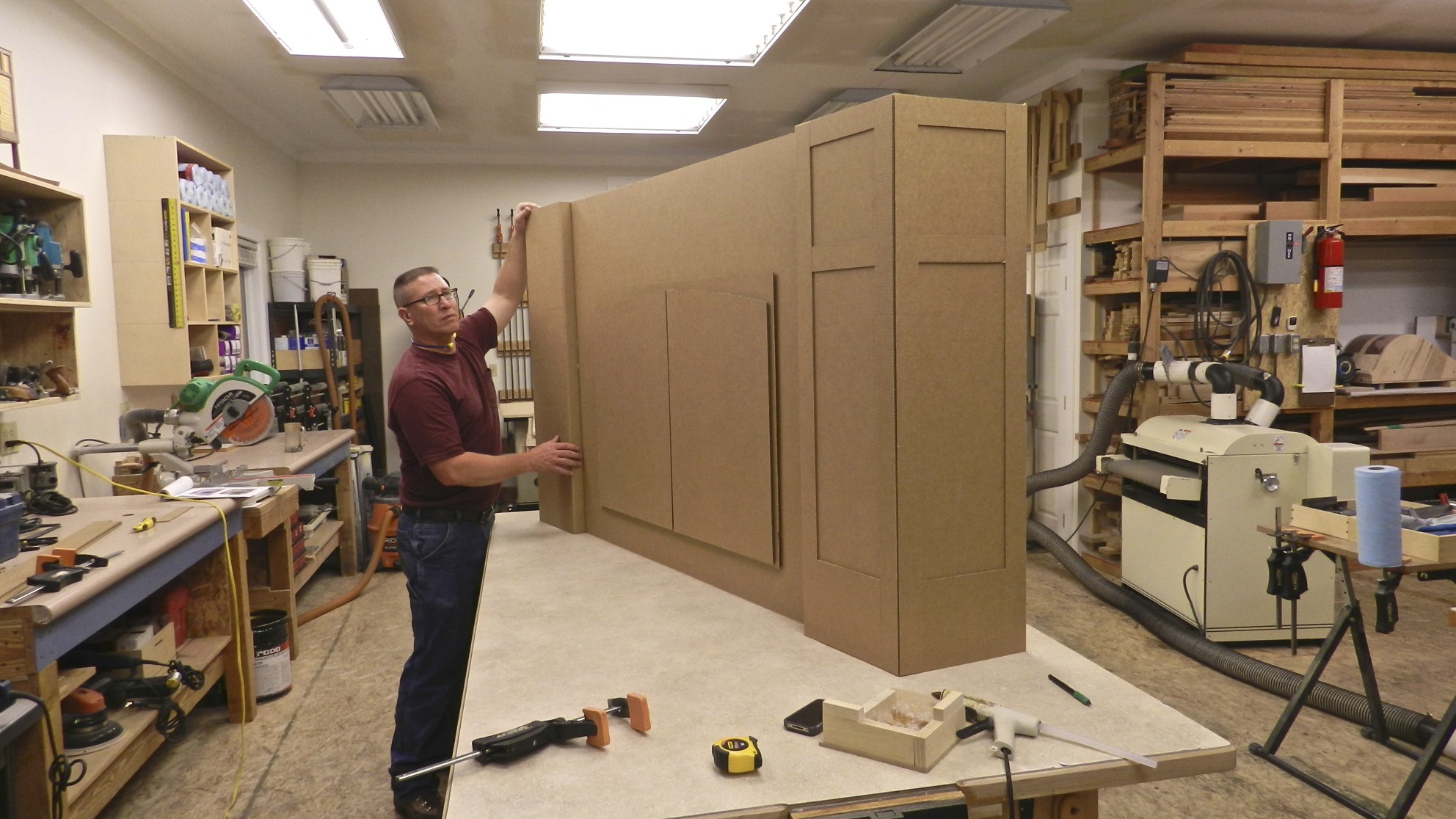 Building the fireplace prototype in full scale, complete with varied thicknesses and reliefs.&nbsp;