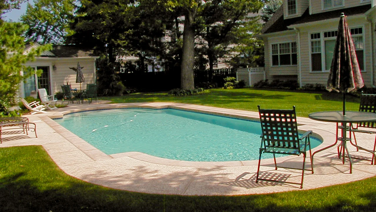 Paragano  8-20-03--02.JPG