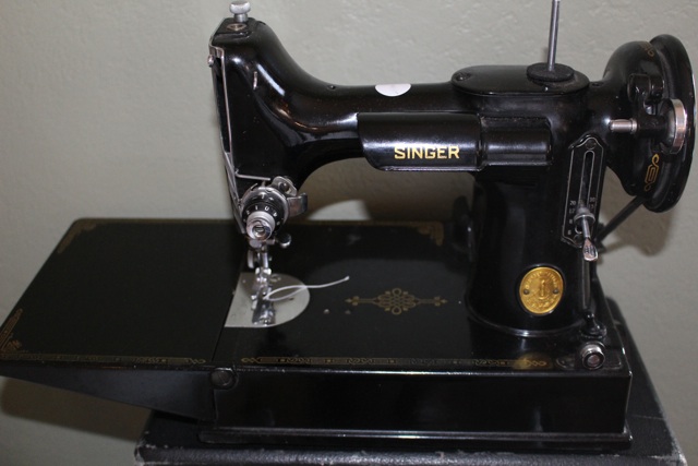 20140229 11 138 Singer featherweight sewing machine.jpg