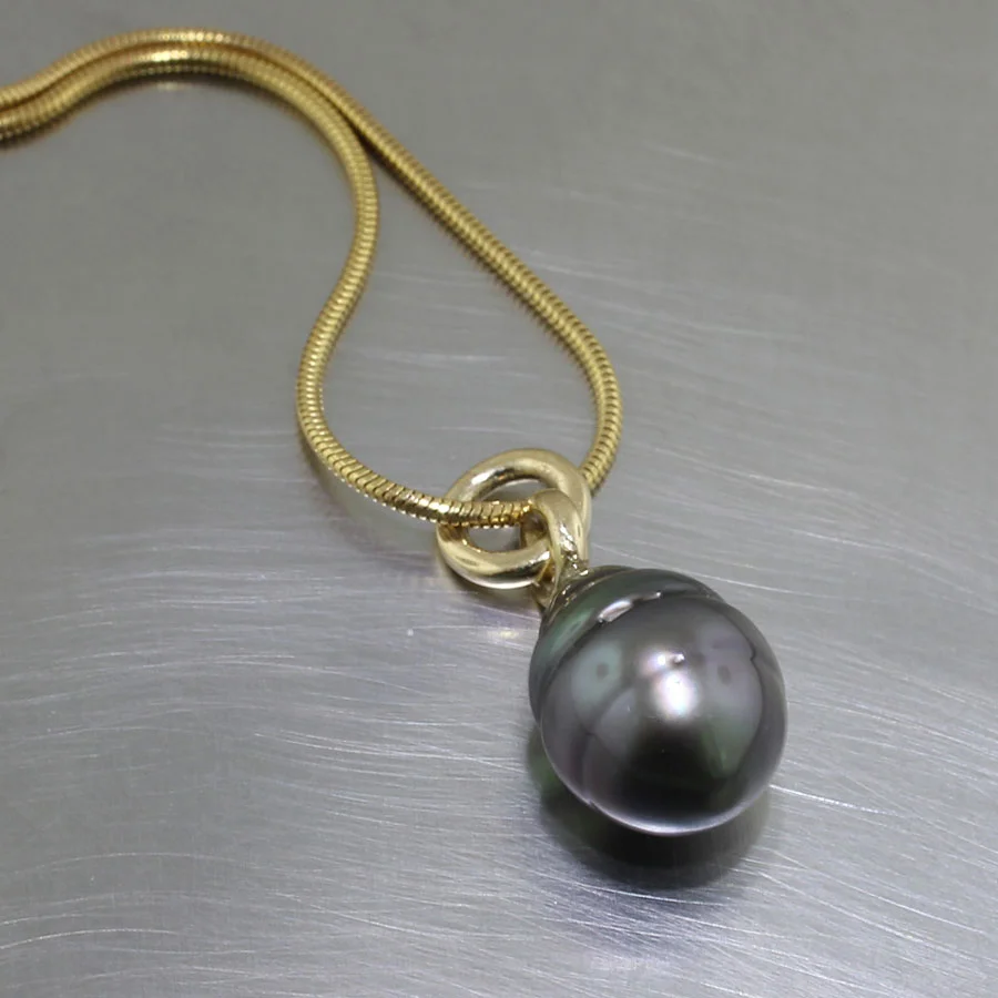 Item #24210214: Purple-Green Tahitian Pearl Pendant, 18kt Yellow Gold Bail