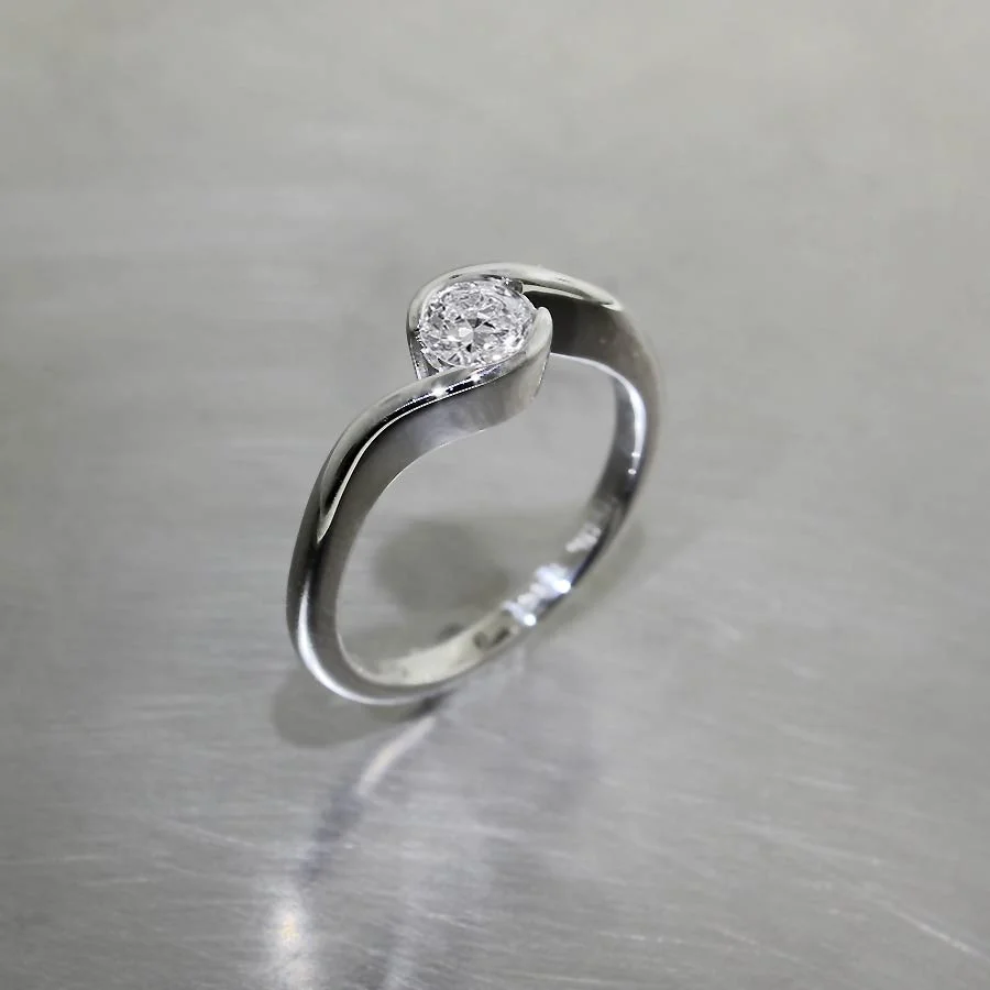 Diamond Bypass Solitaire, Platinum