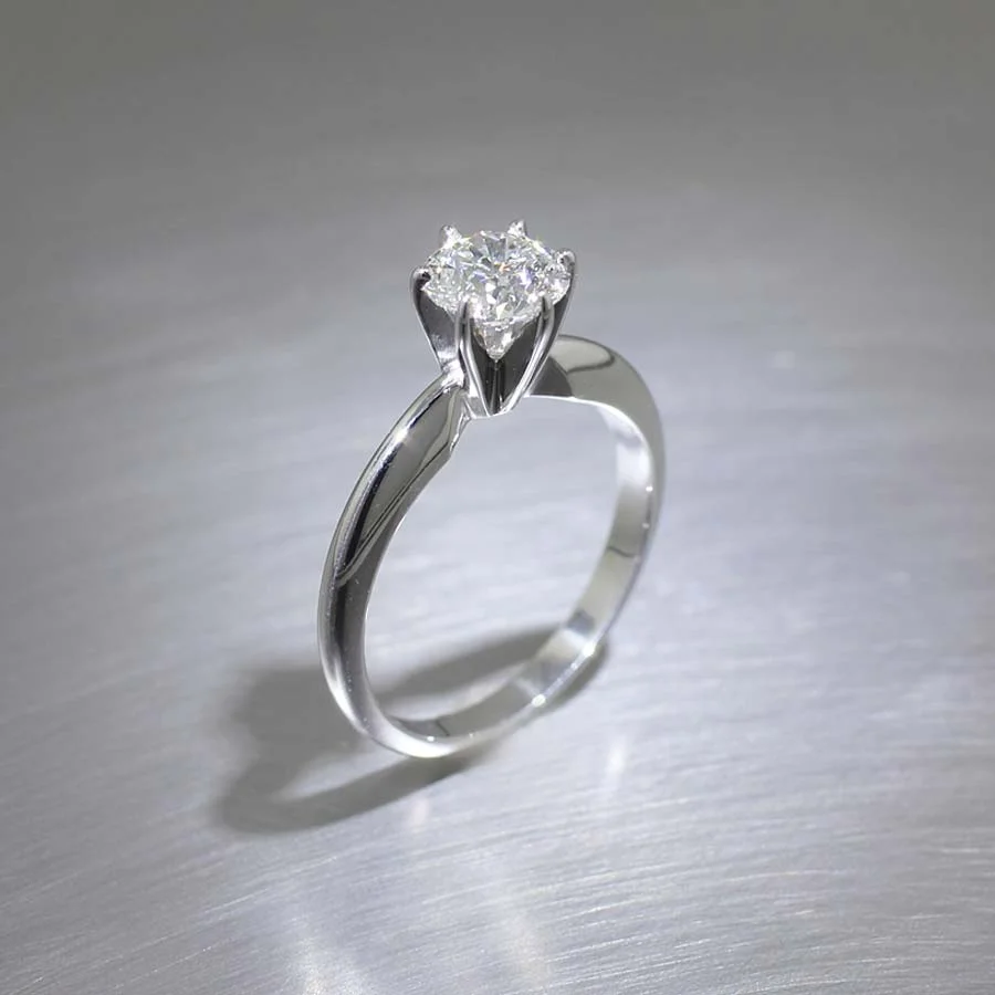 4-Prong 0.93ct Round Brilliant Diamond Solitaire, Platinum