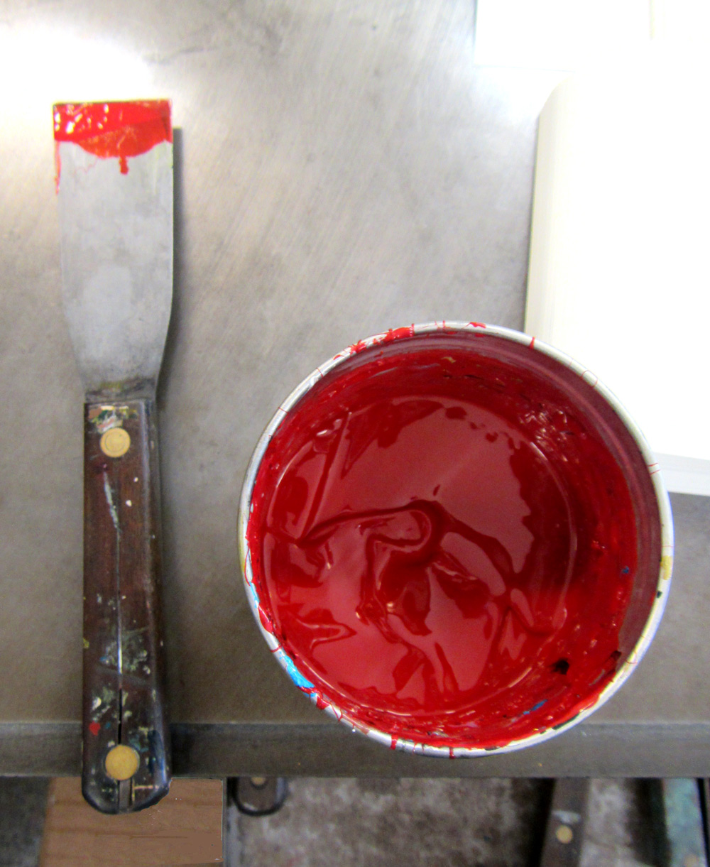 A can of ink and a mixing knife