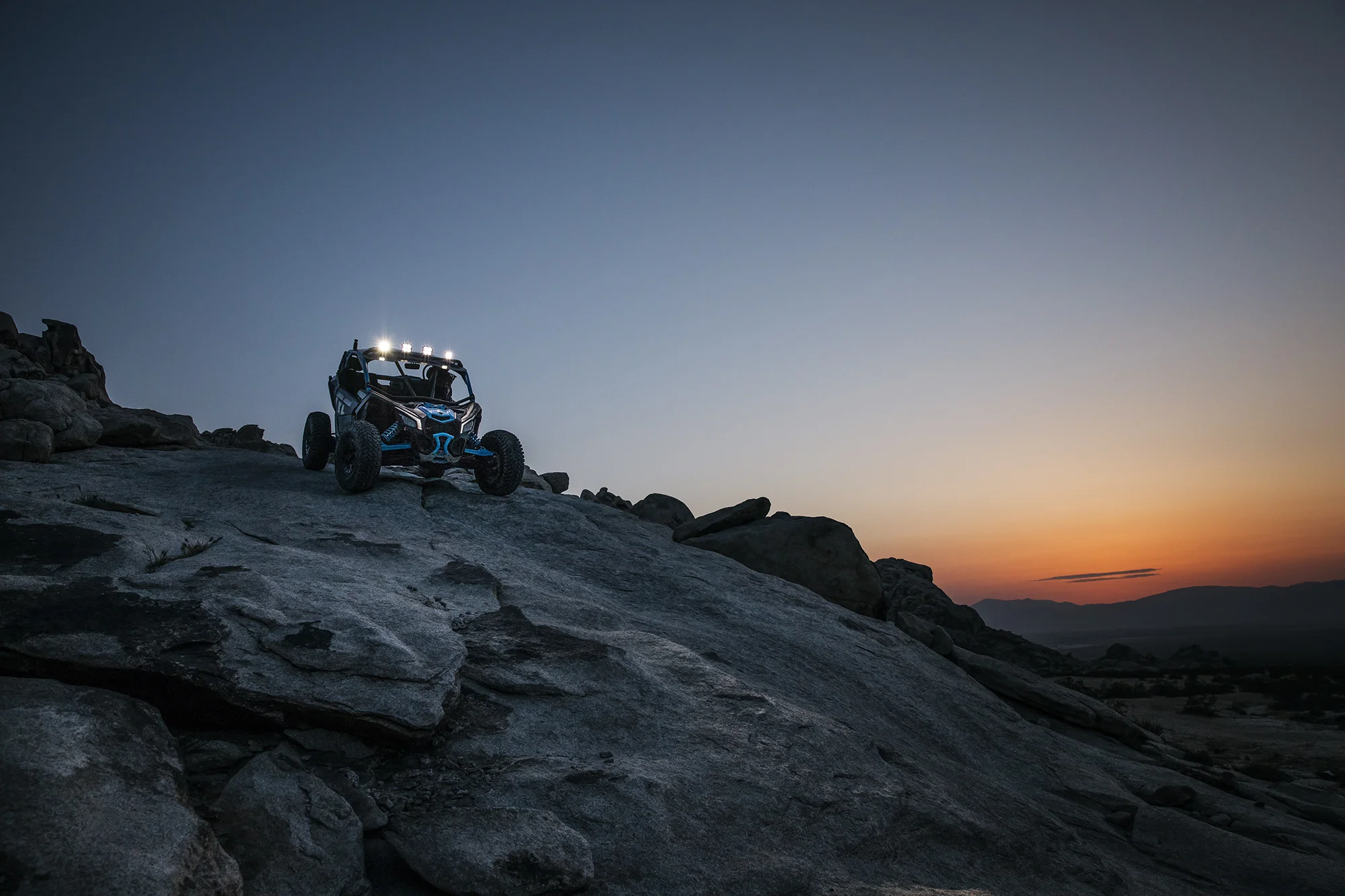 Carbon Blue Crawling QQ8A8026 copy.jpg