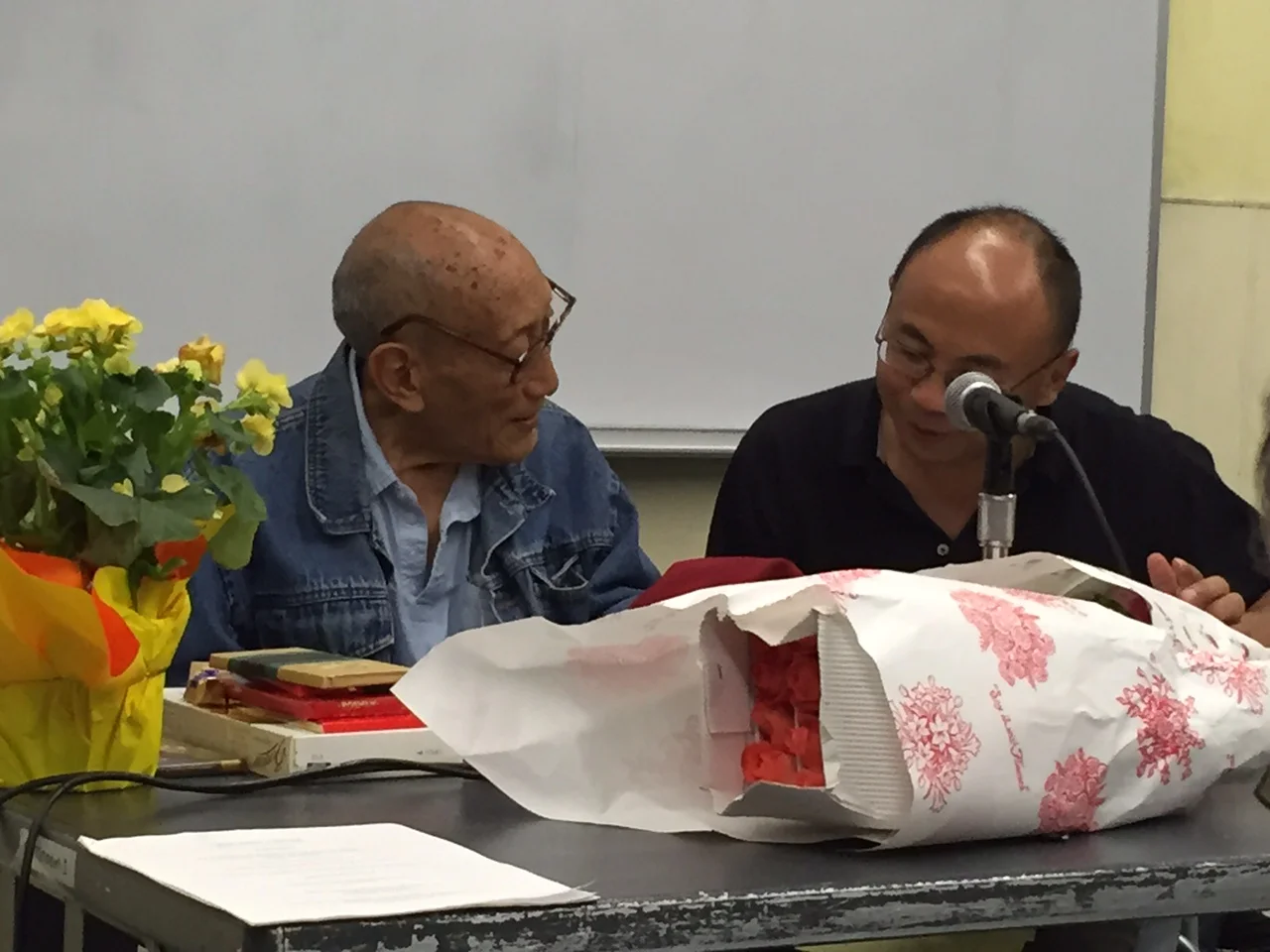  Khyongla Rato Rinpoche (left) teaching at the Tibet Center on August 24, 2015, with Tenzin Gelek translating. 
