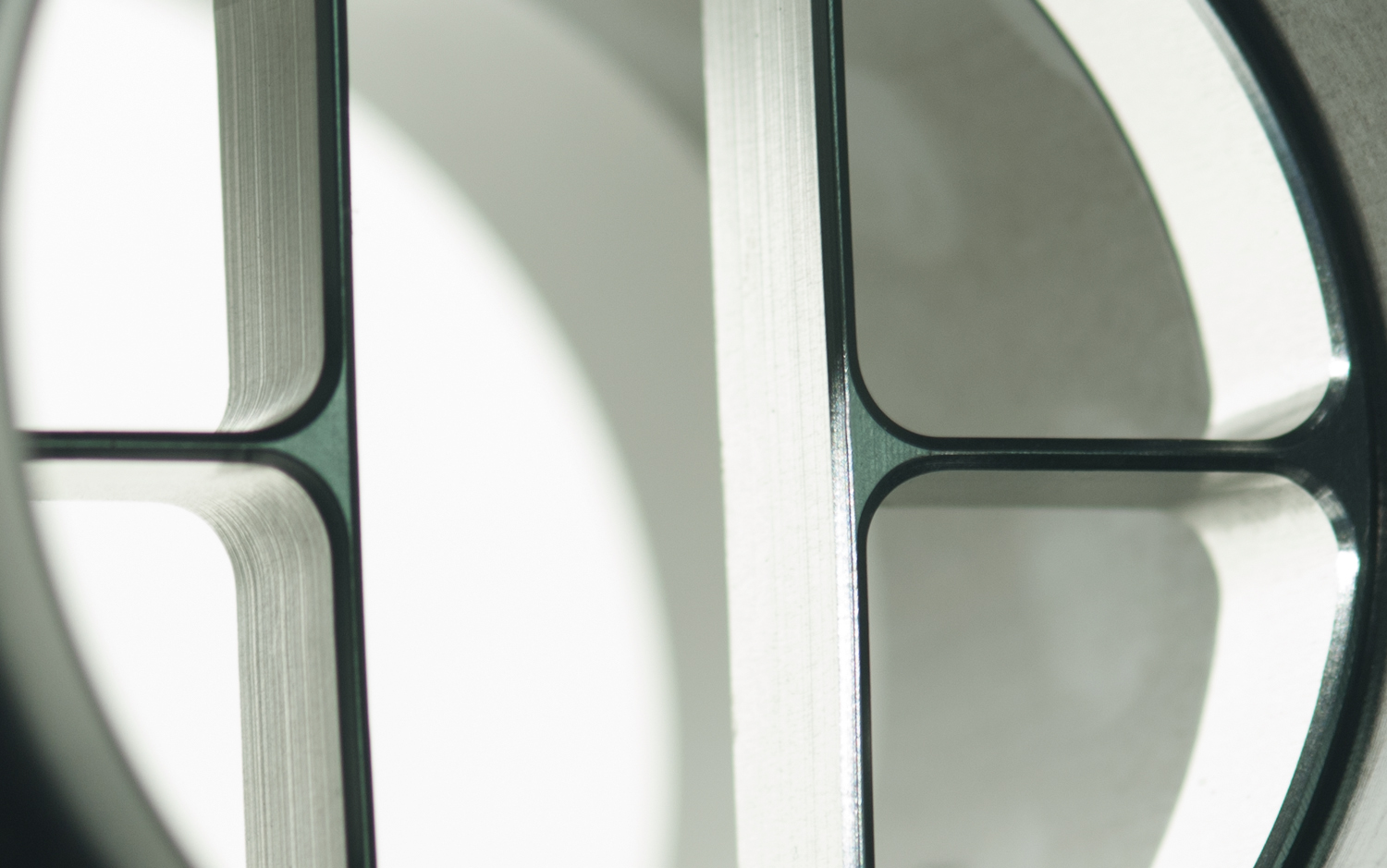 To optimize airflow, the face of the straightener is chamfered to create a blade-like face.