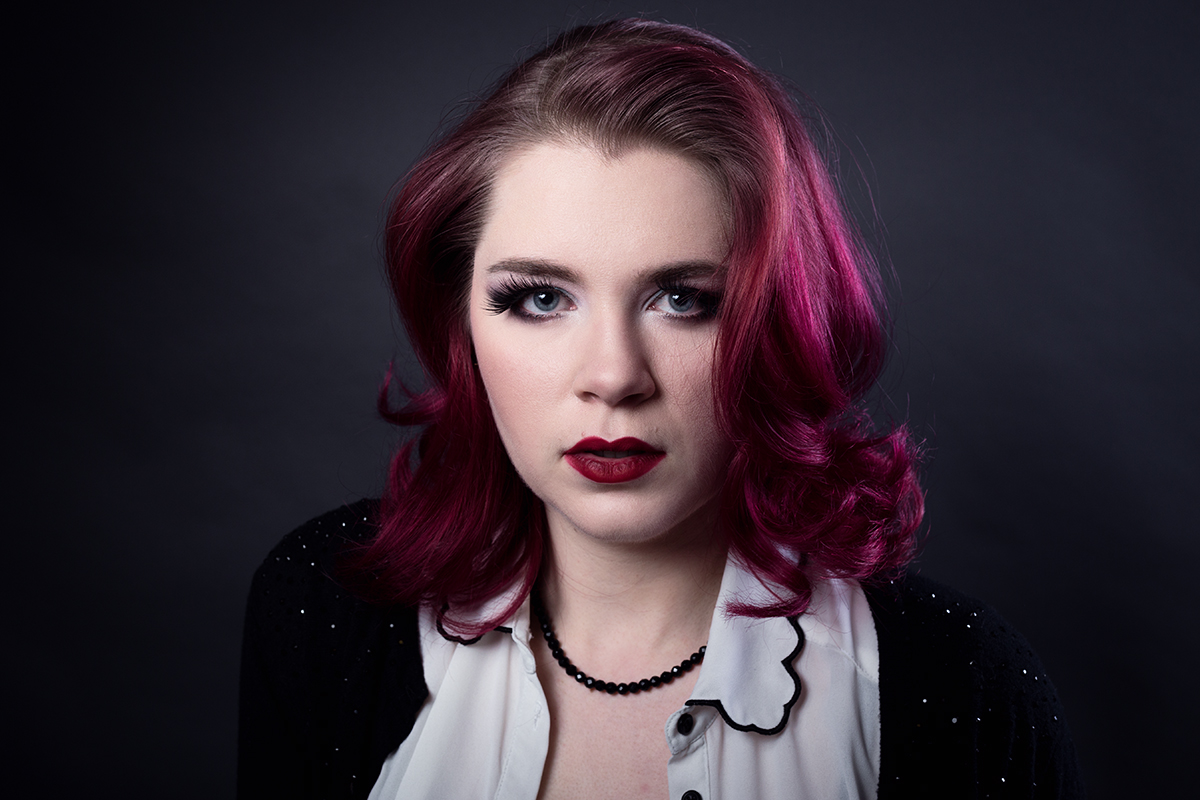 Soft light (22" Beauty Dish + grid) + 20" x 28" soft box Another great option for head shots - better for featuring make up, etc.
