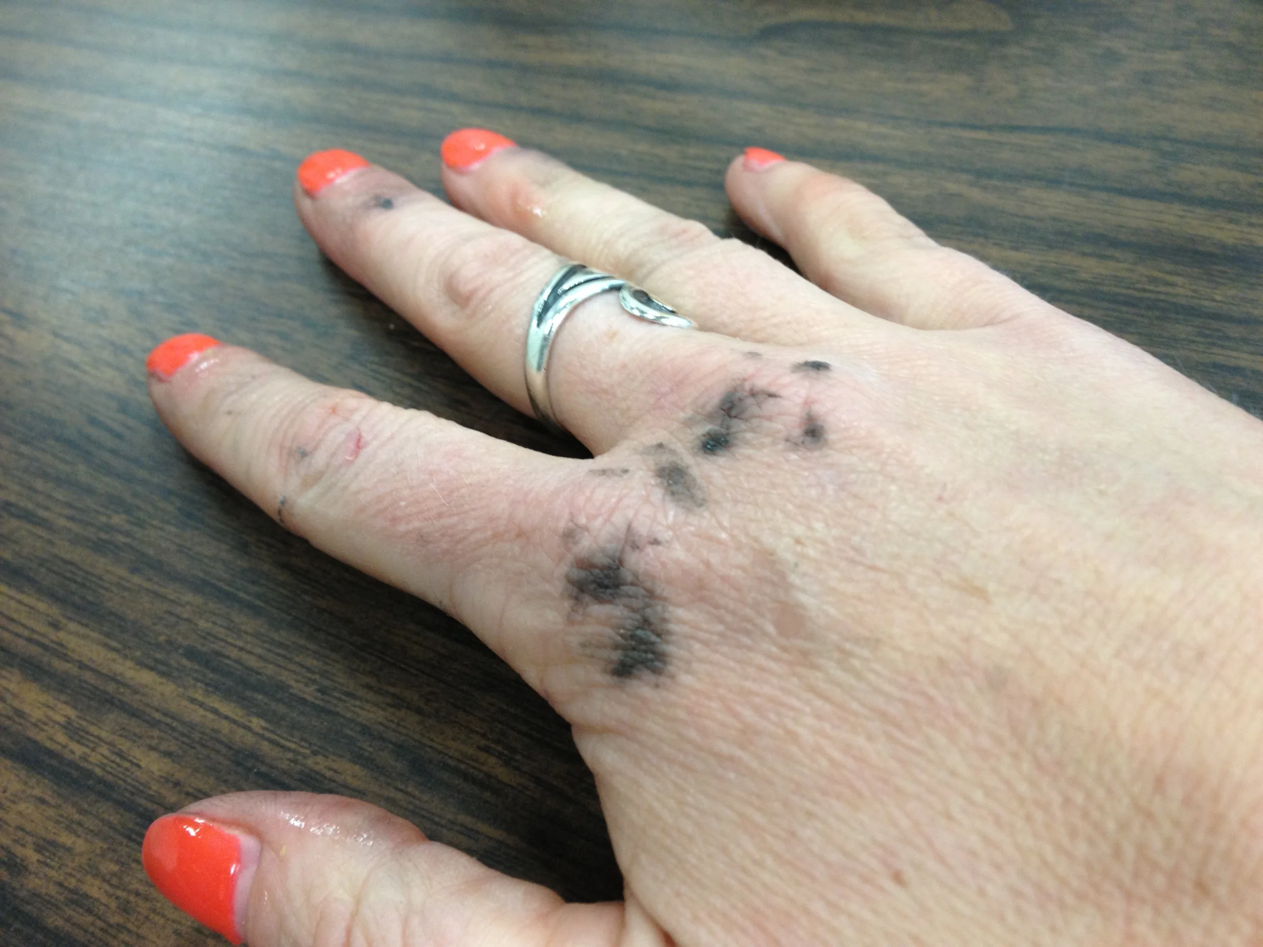 You know, orange finger nails and bike grease? Sexy!