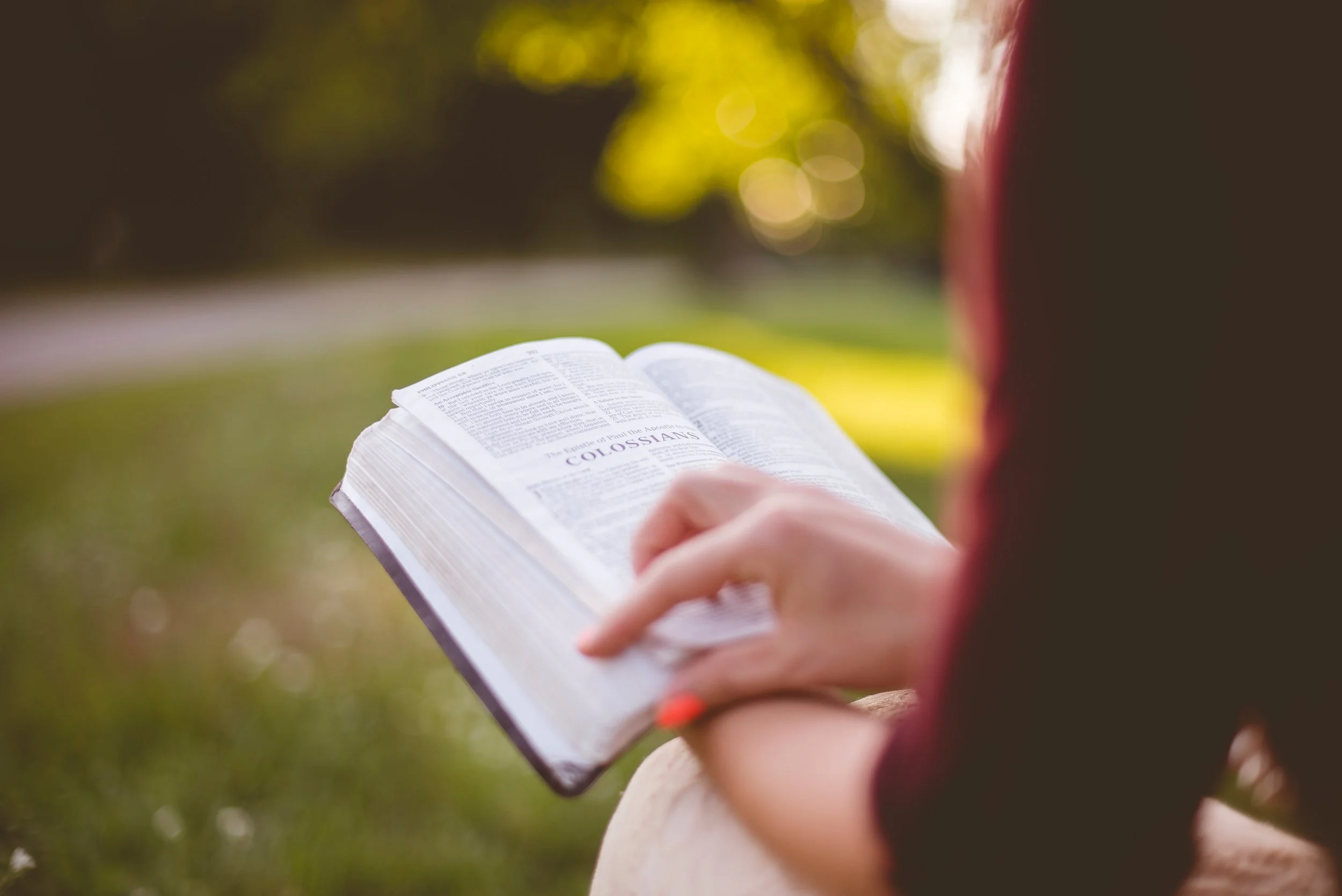 womenreadingBible.jpg