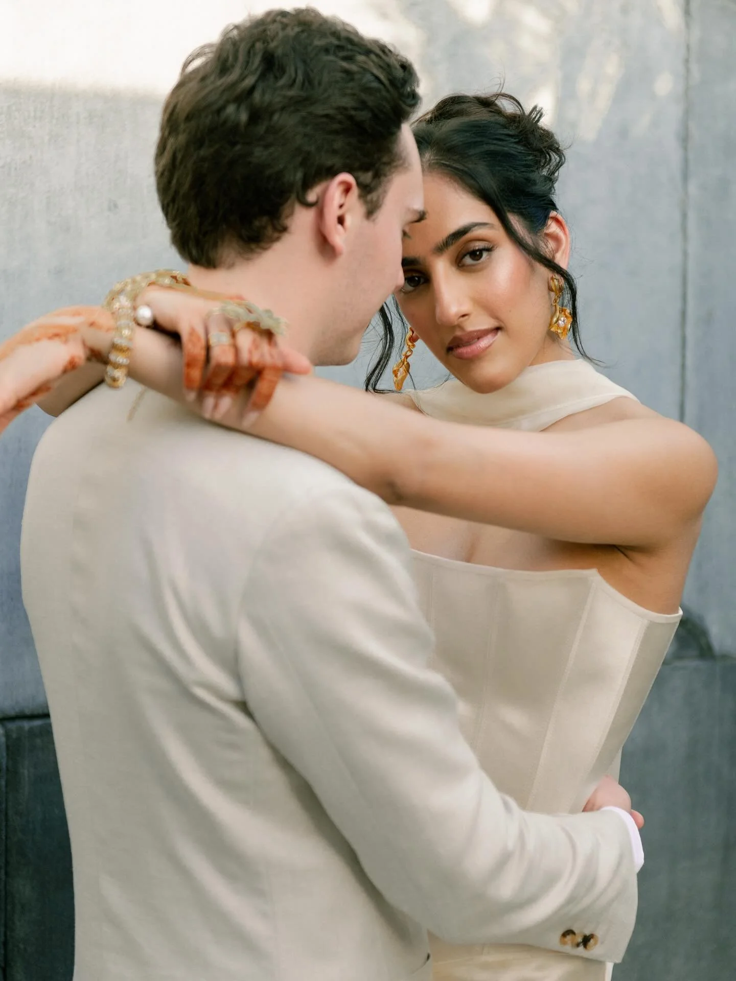 Earlier this Spring, I had the privilege of documenting the sweetest few days with @serenebeane and @gabe.slater at @nizucresort. 

There were countless moments throughout the weekend, each filled with the warmth and love from S and G. Here are just 