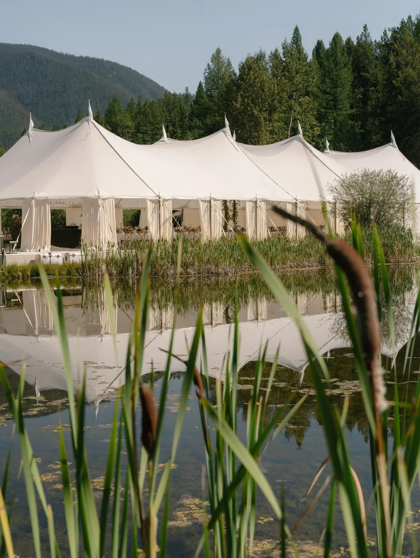 Blake and Kent had the time of their lives getting married in the mountains at Green Valley Ranch, then took the party to a velvet-draped barn with Dirty Dancing on the walls&mdash;nobody puts this couple in a corner. 

Planning &amp; Design @bashple