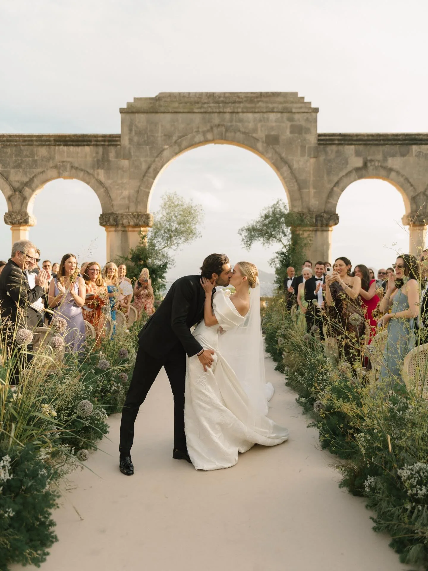 An absolutely picturesque day at La Fortaleza overlooking the bay in Mallorca. Jenny wears a custom @wiederhoeft gown. 

WP &amp; Design: @millepapillons
Florals: @littlesister.es
Beauty: @weddingsbyrebeccaspendlove
Photography: @kristenmarieparker
C
