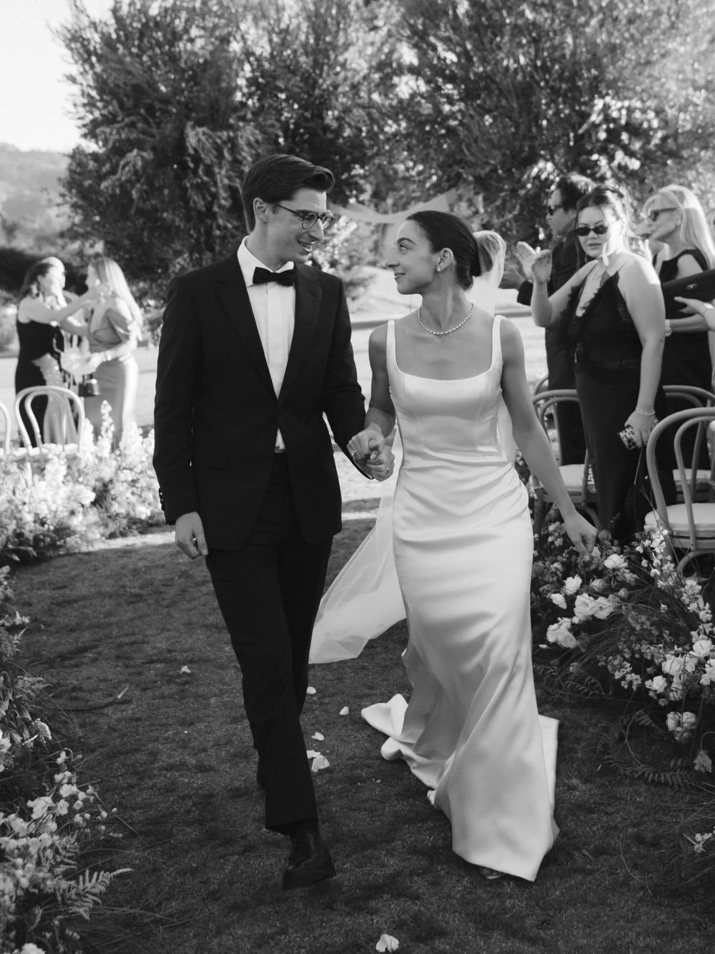 An October wedding for Alexa and Judd in Ojai surrounded by olive trees and warm, natural brown details (planned and designed by @ked_and_co). The whole day felt relaxed, earthy, and perfectly in step with the landscape.

Planning &amp; Design: @ked_