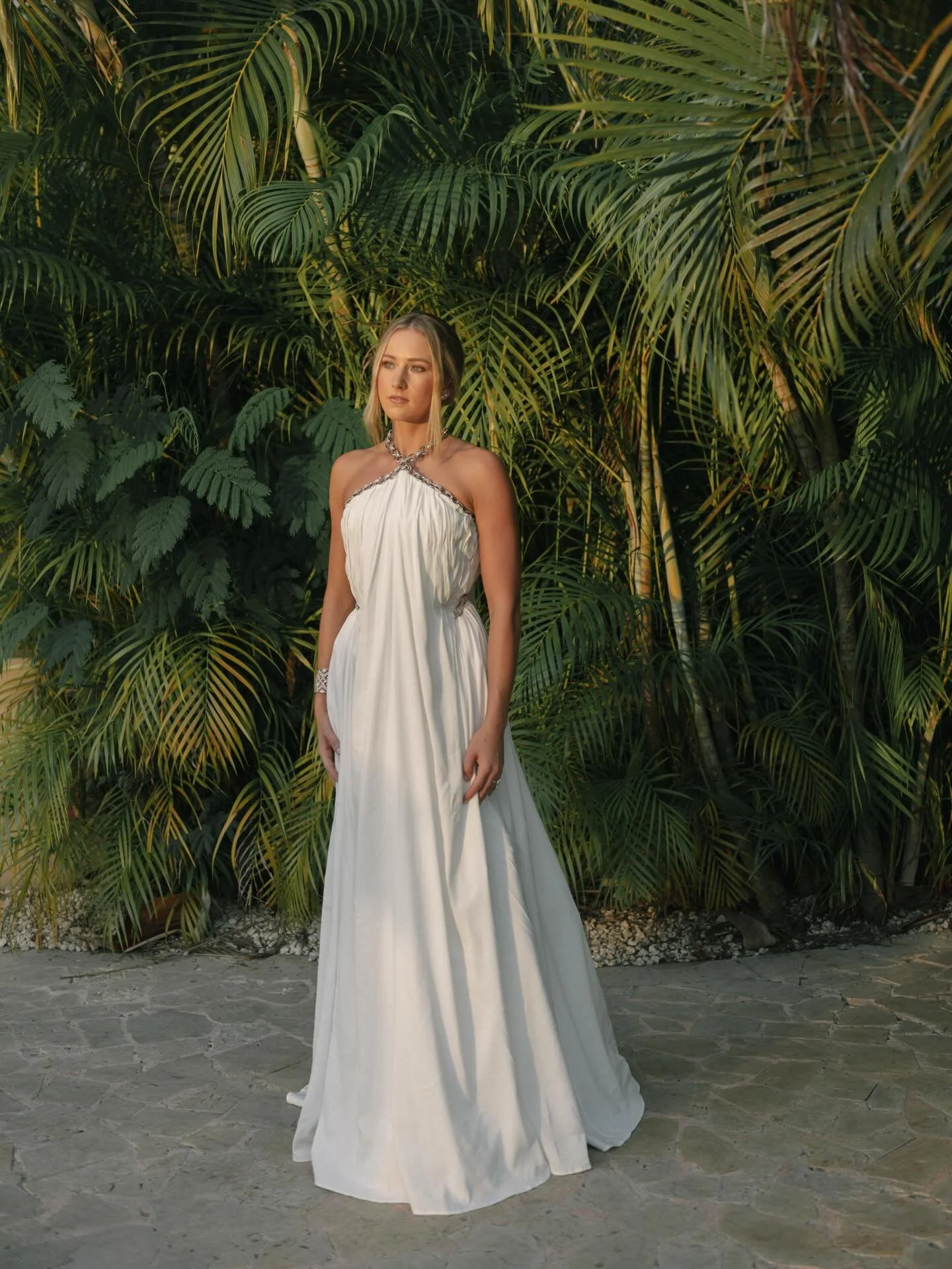 Night one in Mexico&hellip; a welcome dinner in the garden designed and planned by @lisagorjestani. Shelby wears @wiederhoeft. 

Planning and Design: @lisagorjestani @deplauren
Photography: @kristenmarieparker
Florals: @pinacate0202
Stationery: @nubo