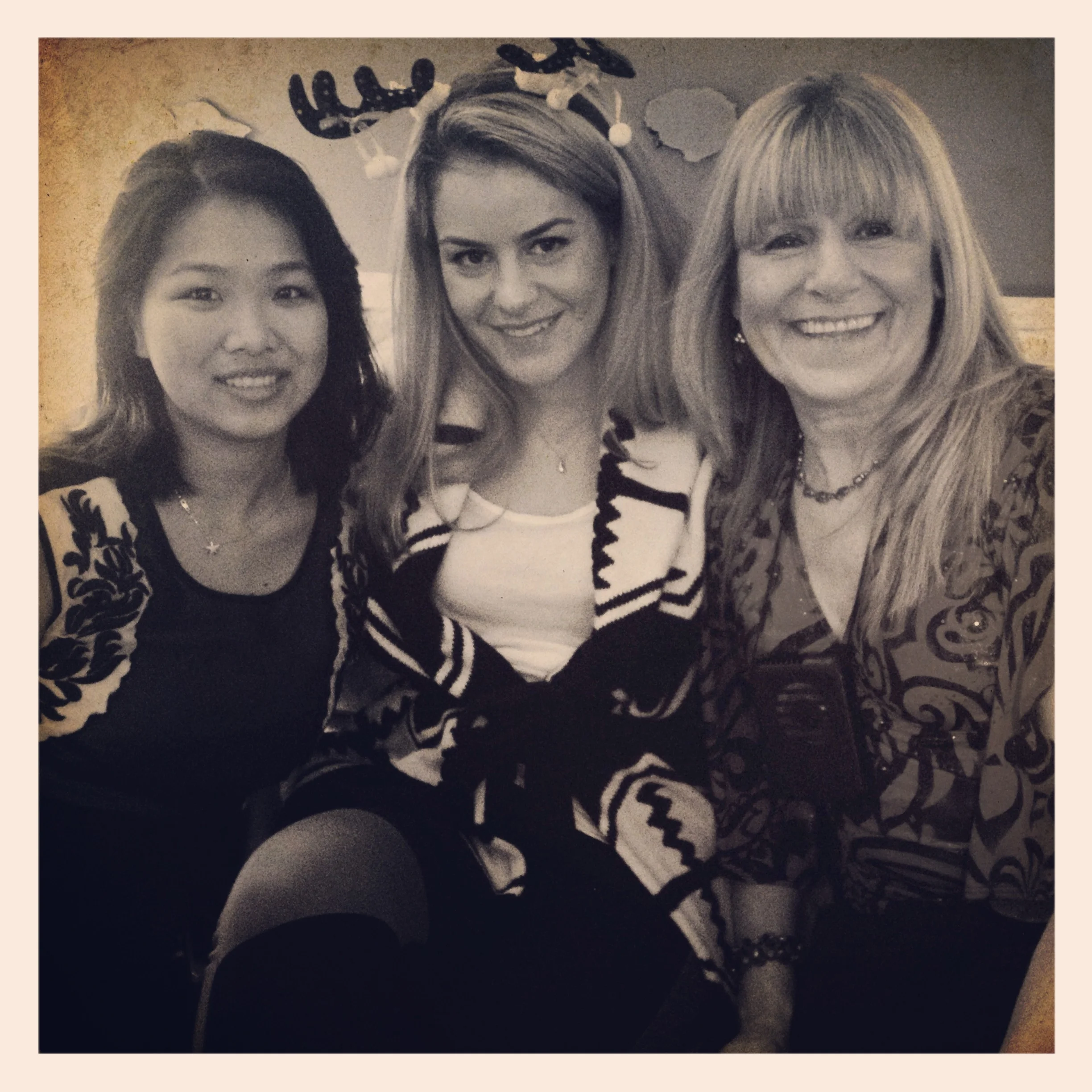 113-Blink-Mom and Jenn.JPG