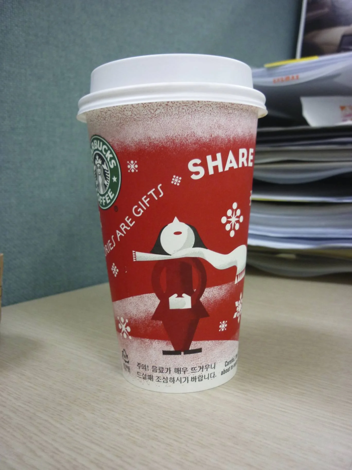 Starbucks in Samsong Dong are already serving coffee in Christmas cups… And it's still two months to Christmas !!