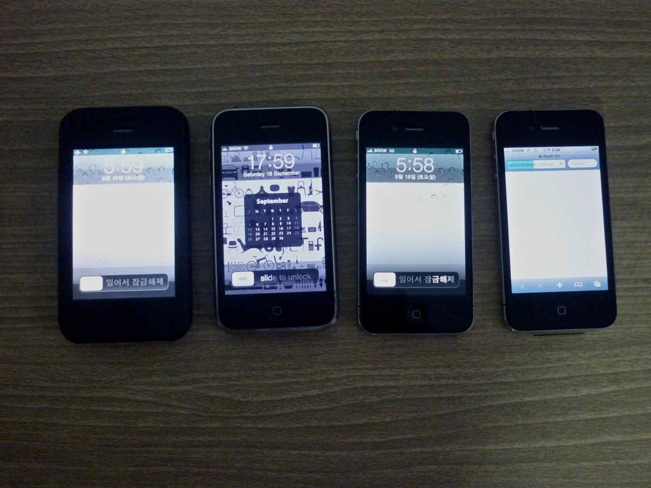 My wife and brother-in-law's iPhone 4's arrived today. Now, together with my Irish iPhone 3GS and my Korean IPhone we have 4 iPhones in our family^^