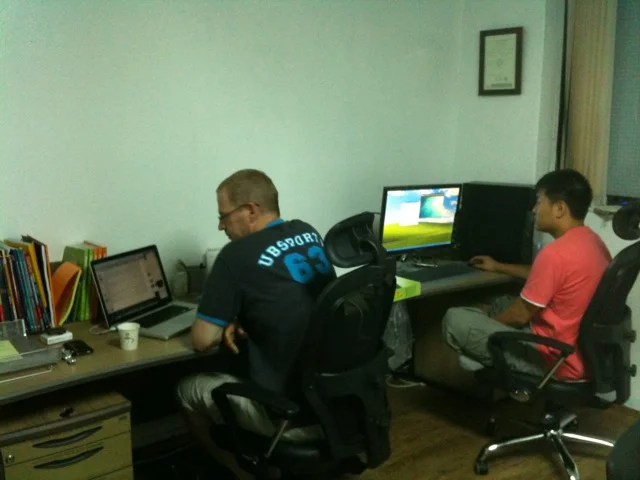 I think we have a busy office ^^ It's 9:30pm and we are still working !!