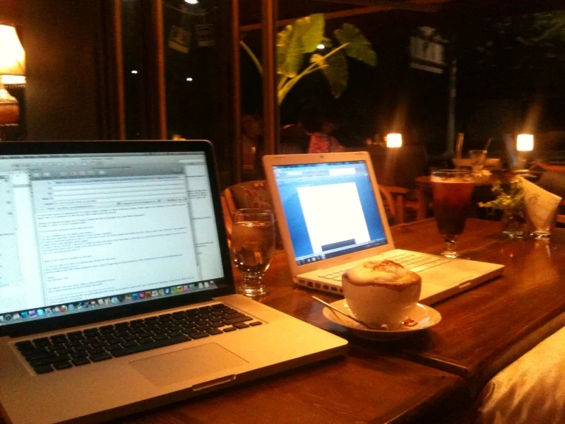 2 Macs, 1 cappuccino, an Americano, 1 wife and 1 husband - Perfect