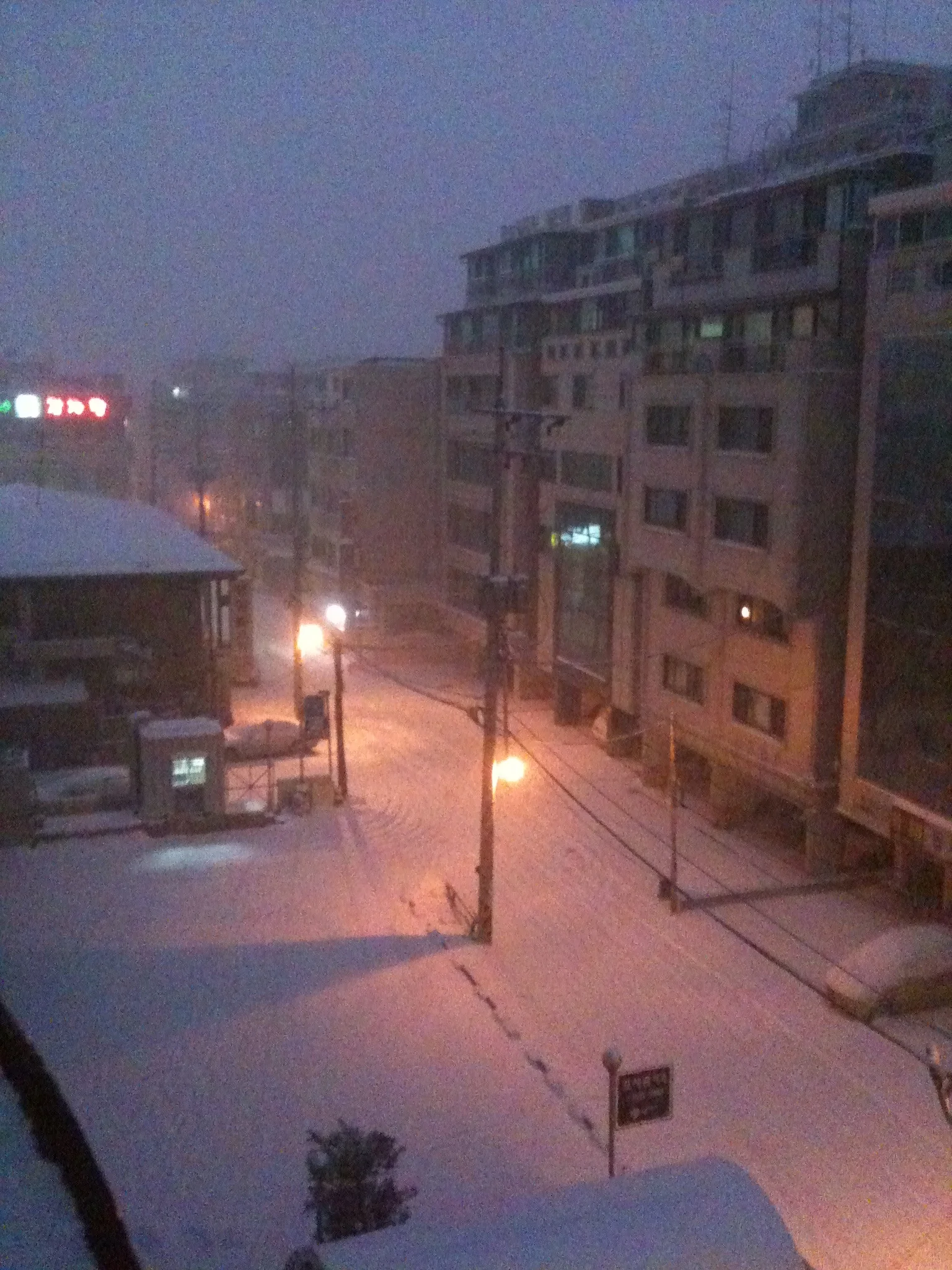 Snow falling again in Seoul