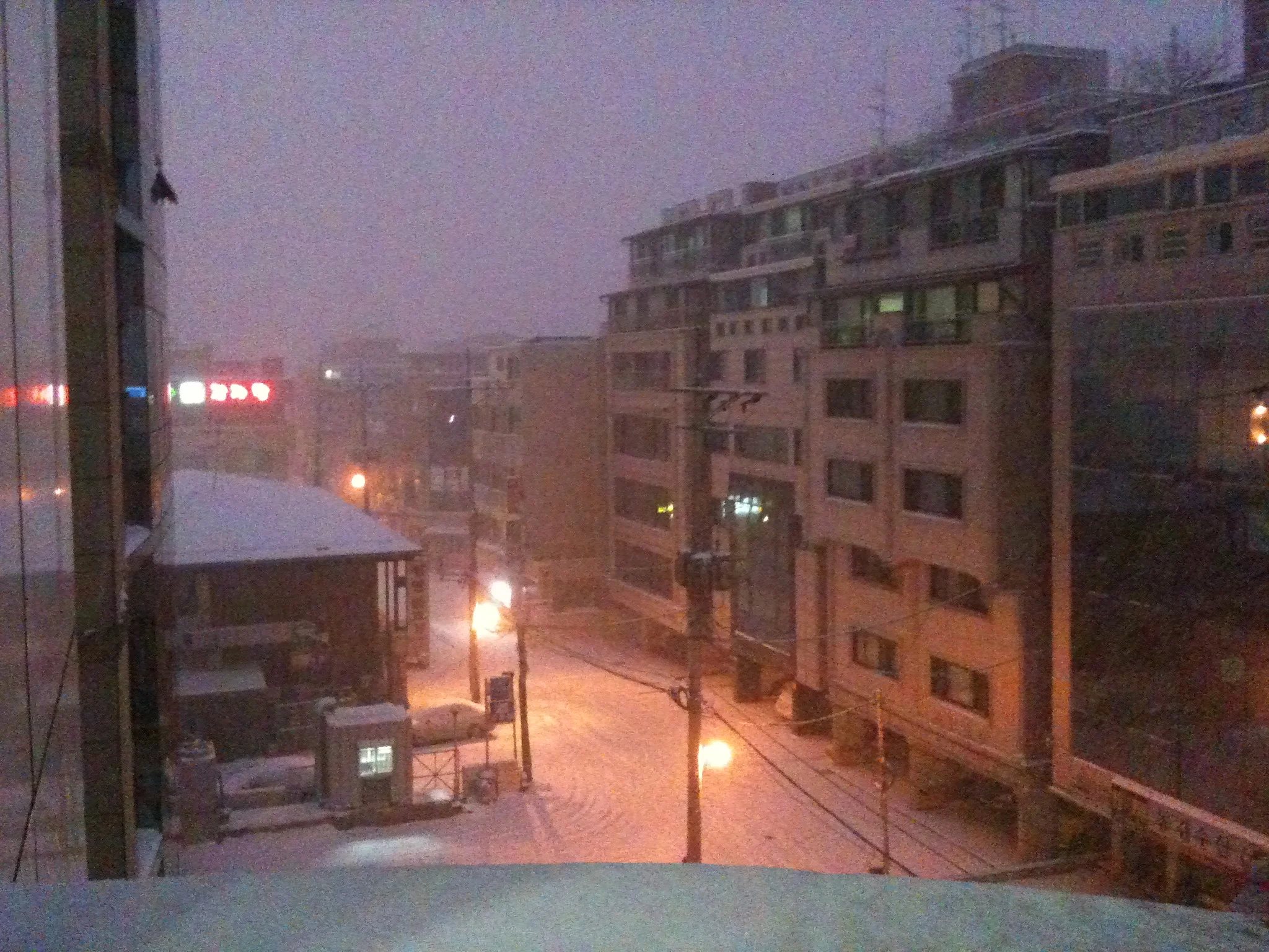 Snow falling again in Seoul