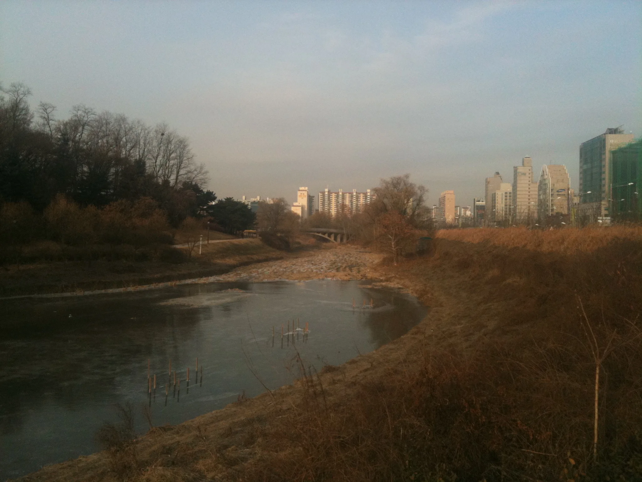 A cold winter's morning here in Seoul. The streams are frozen and so am I after a cycle through Olympic Park Sent from my iPhone