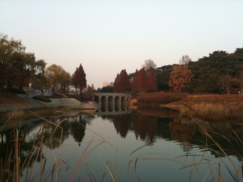 Here's an image taken in Olympic Park. Just wanted to test KT's 3G network. PS I love this bridge Sent from my iPhone