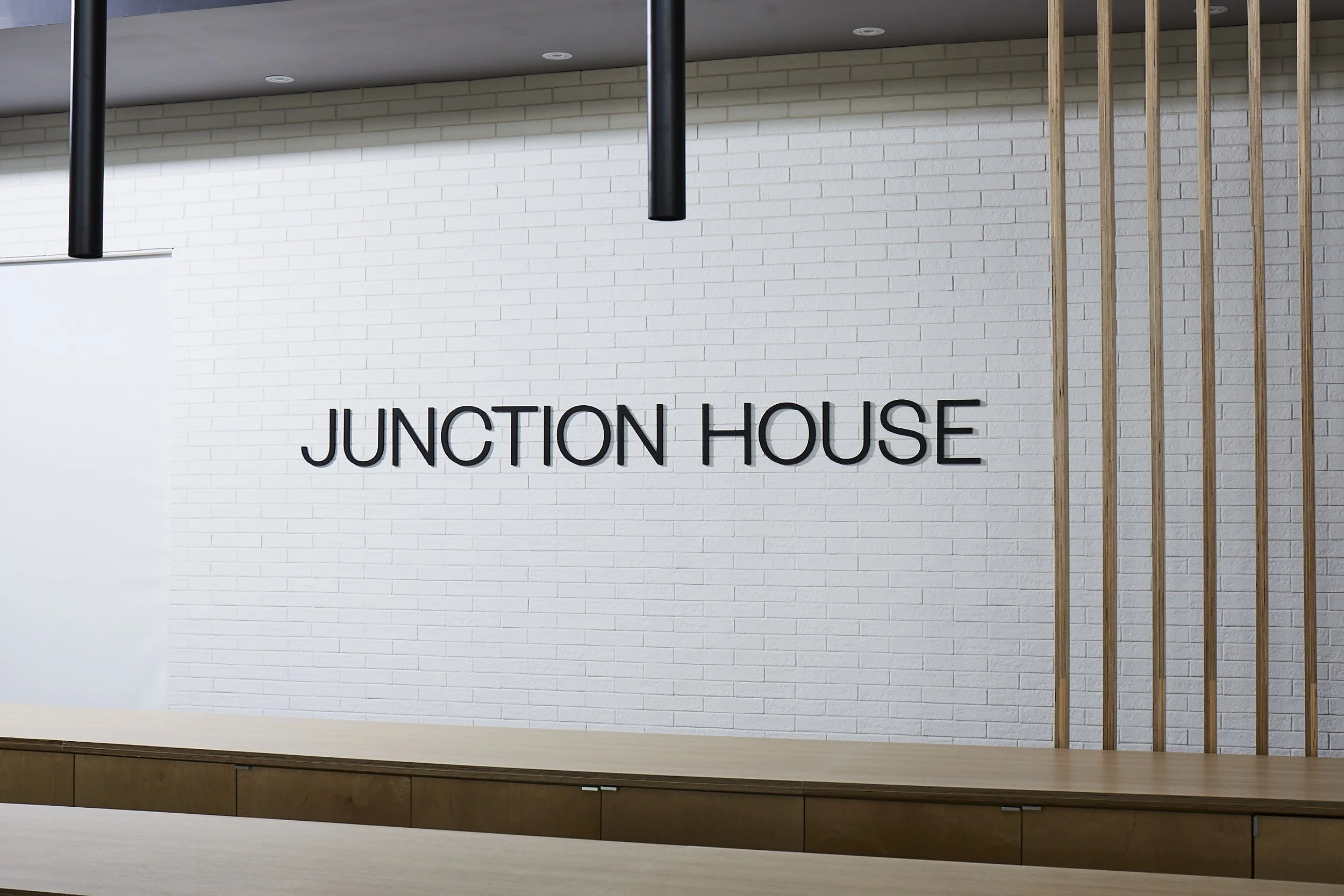 18.11.11_JunctionHouse_Shot01_010-main.jpg