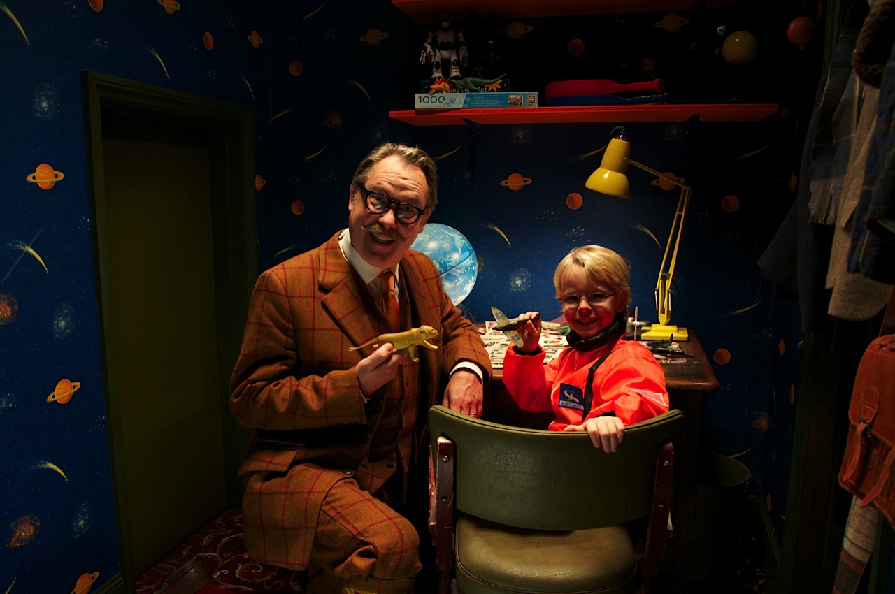 Series 2 of The Ministry of Curious Stuff- EXCLUSIVE Behind-the-scenes Photos of Vic Reeves & the Cast