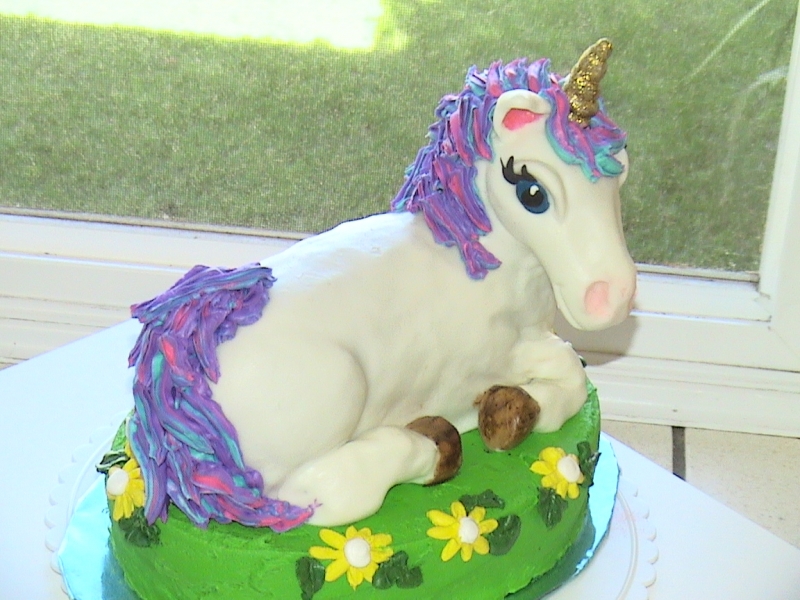 Horse in Your Burger? Cheer Yourself Up with these Unicorns in your Cake