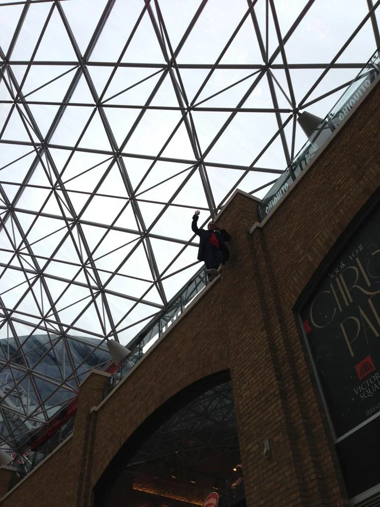 Mentalist David Meade is Levitating 20ft High at Victoria Square- Right Now