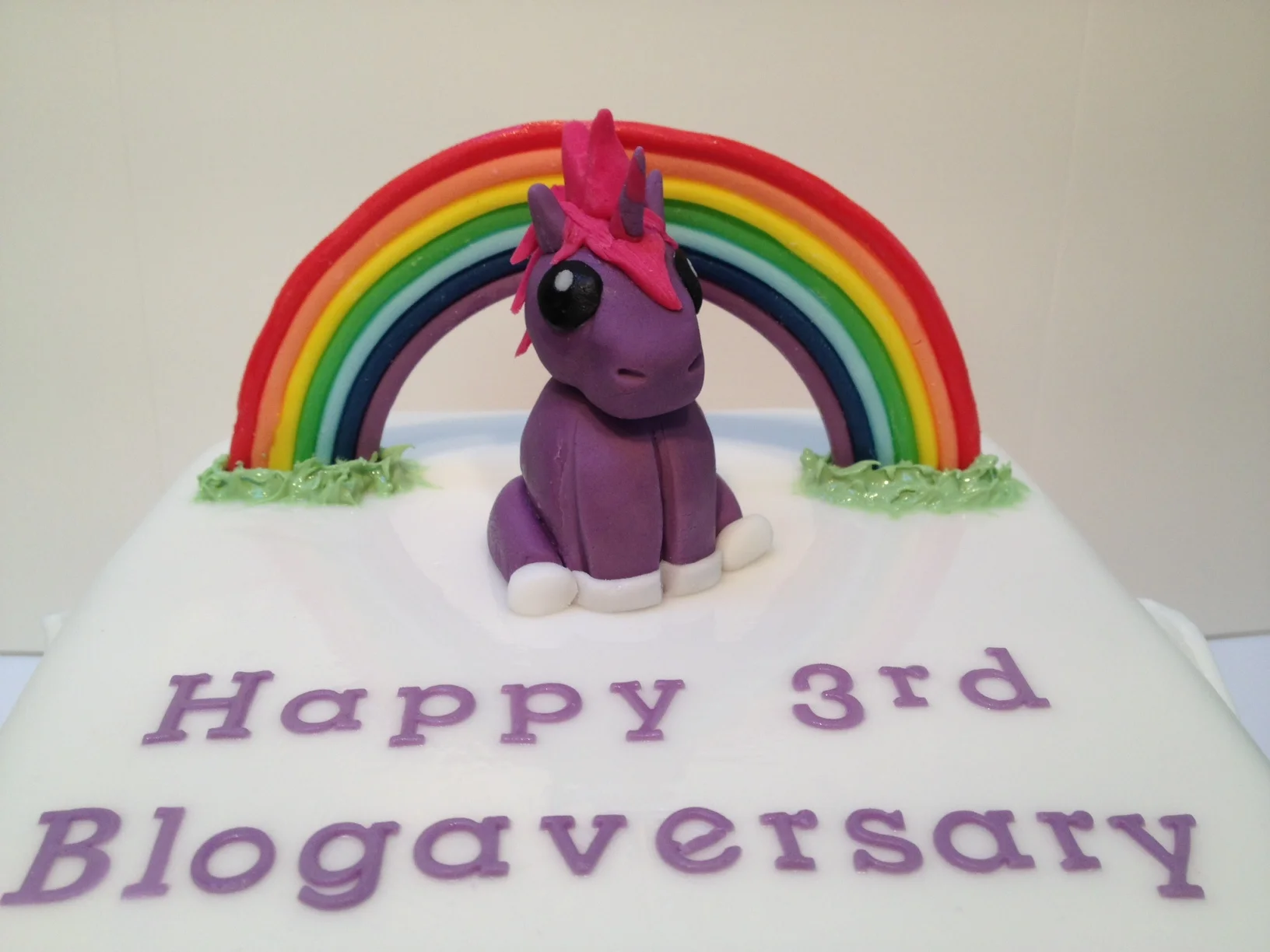 The World of Kitsch 3rd Blogaversary Cake!