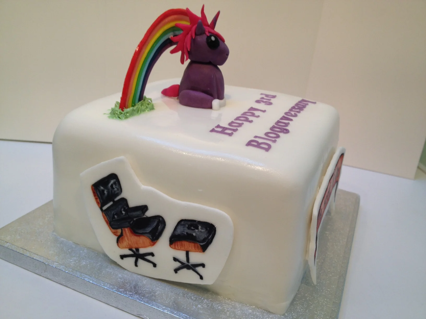 The World of Kitsch 3rd Blogaversary Cake!