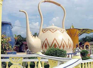 Giant Teapots of the World