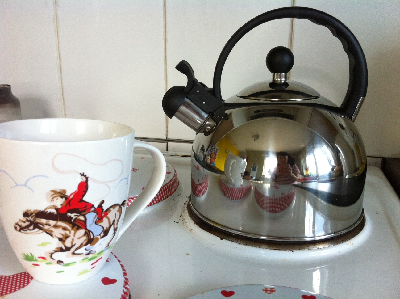 Grab Your Own Retro Whistling Kettle from Sabichi