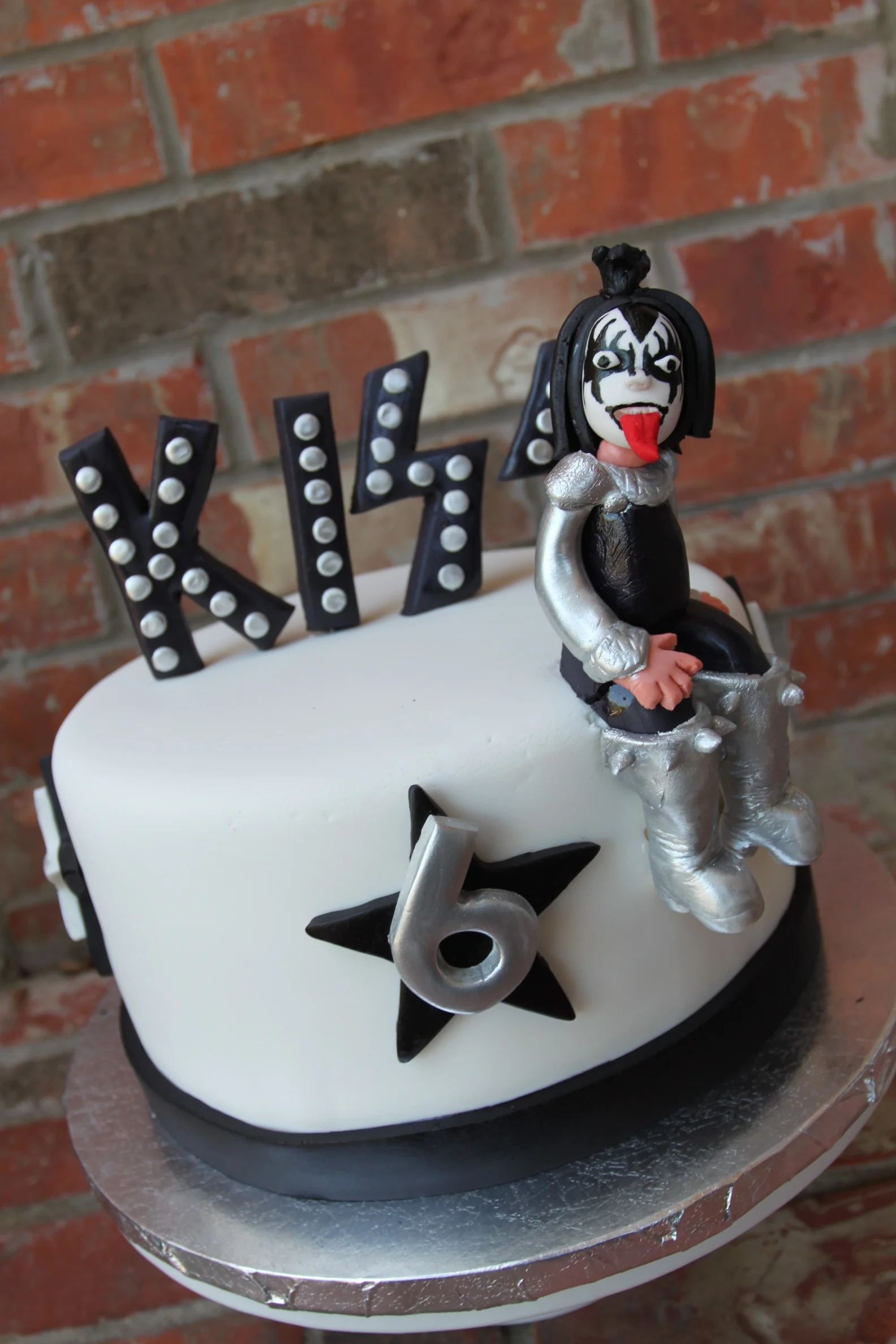 Party Food All Night Long & Everyday. Kiss Cakes!