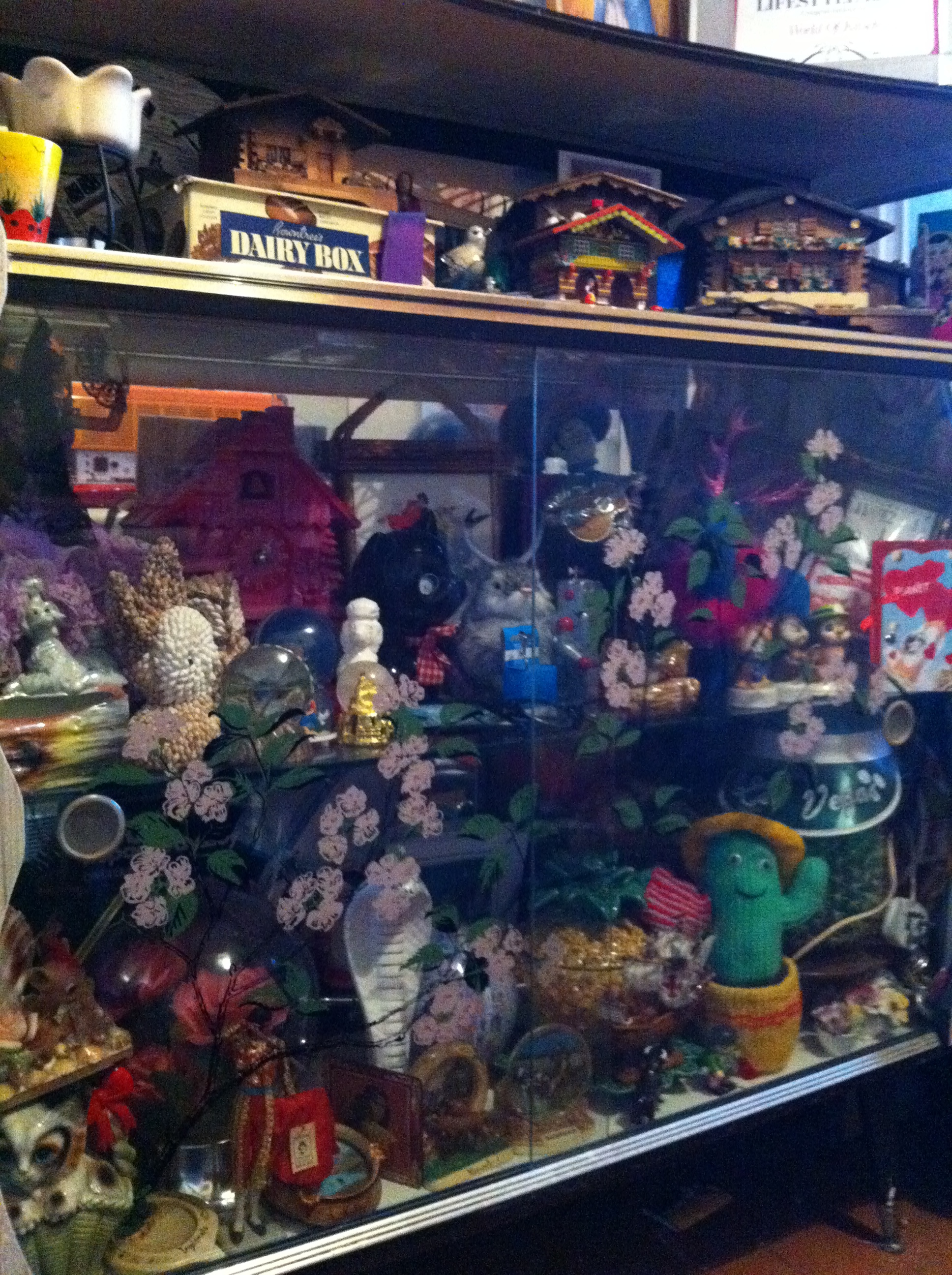 The World of Kitsch is 1000- Have a nosy round my House.