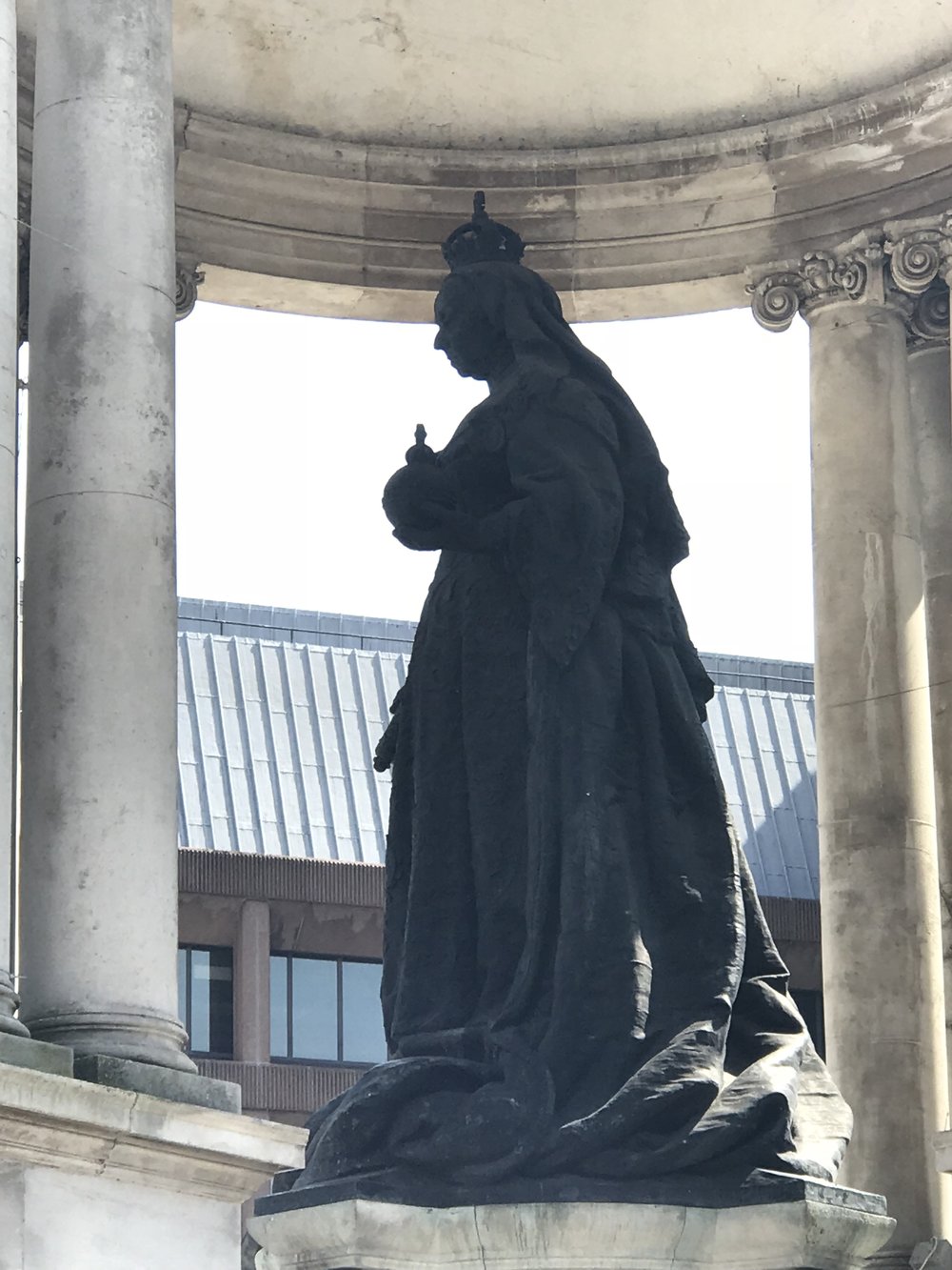 Queen Victoria Monument (Cheeky!)