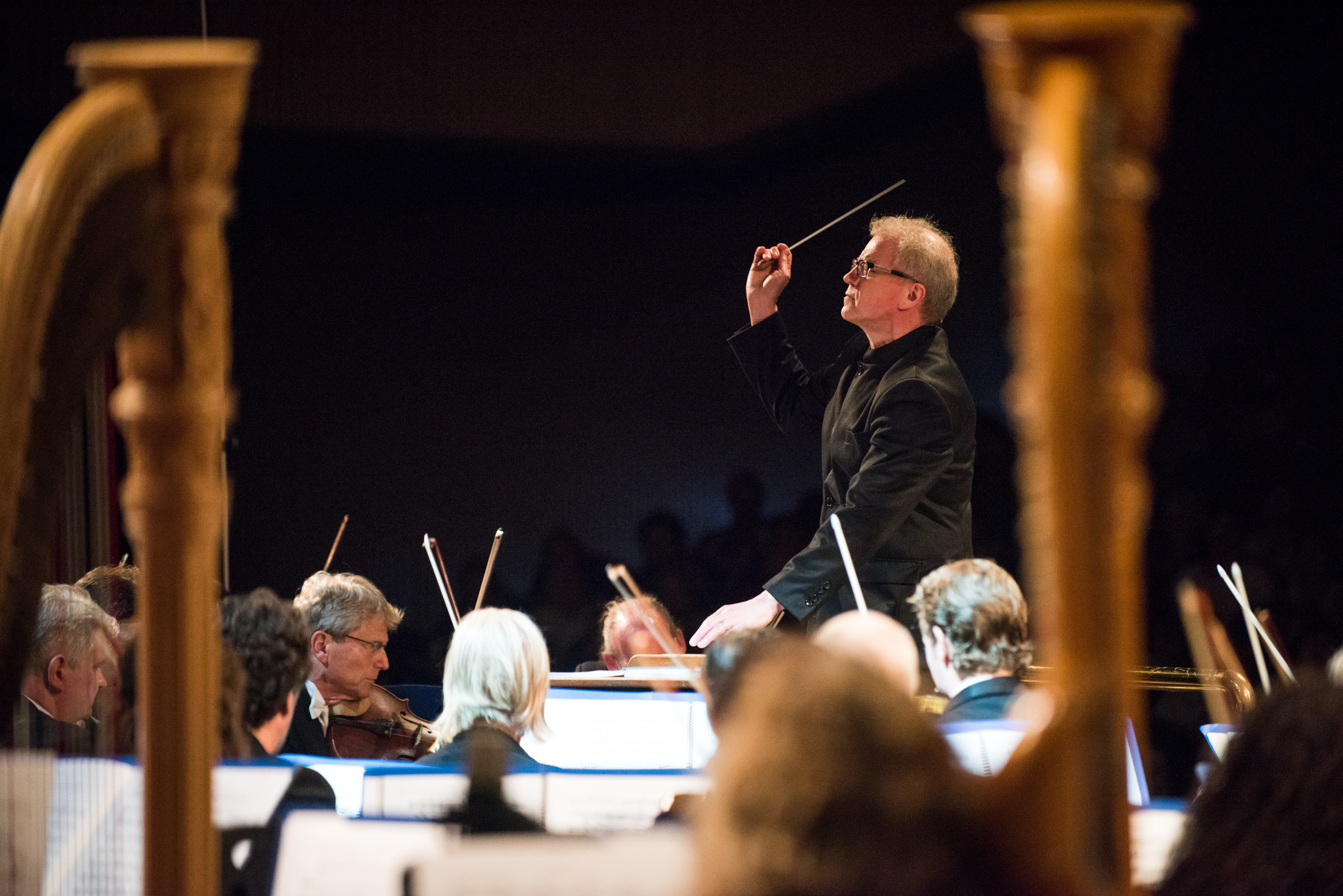 Osmo Vanska conducting the Minnesota Orchestra.
